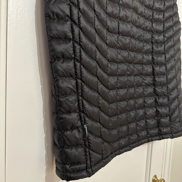 THE NORTH FACE THERMOBALL TREKKER VEST - EMBROIDERED - Picture 6 of 12